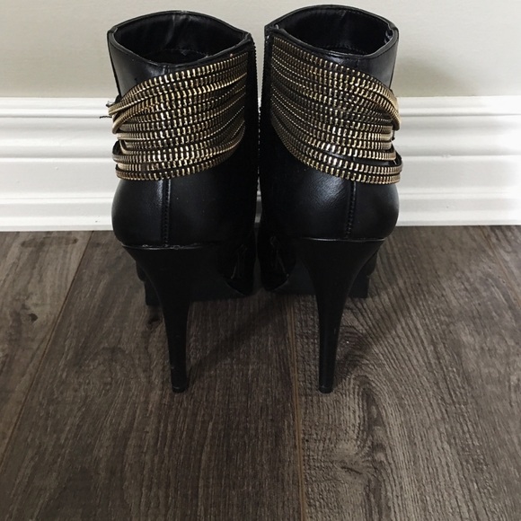 black 5” heel with gold zipper detailing - Picture 3 of 3